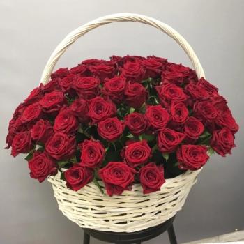 Букет Корзина с 115 розами артикул   203255